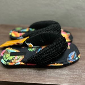 Farm Rio NWT Cashew Crochet Fluffy Multicolor Sandals Women’s Size US 7 EU 38